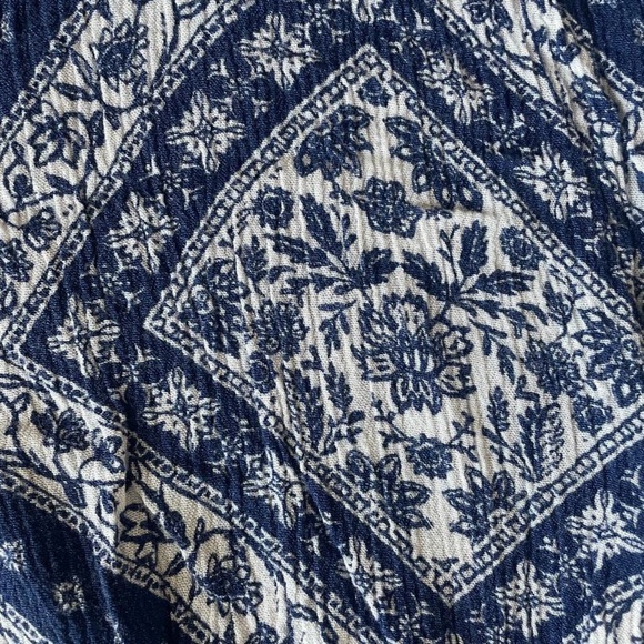 Blue and White Floral Print midi skirt - Picture 3 of 6